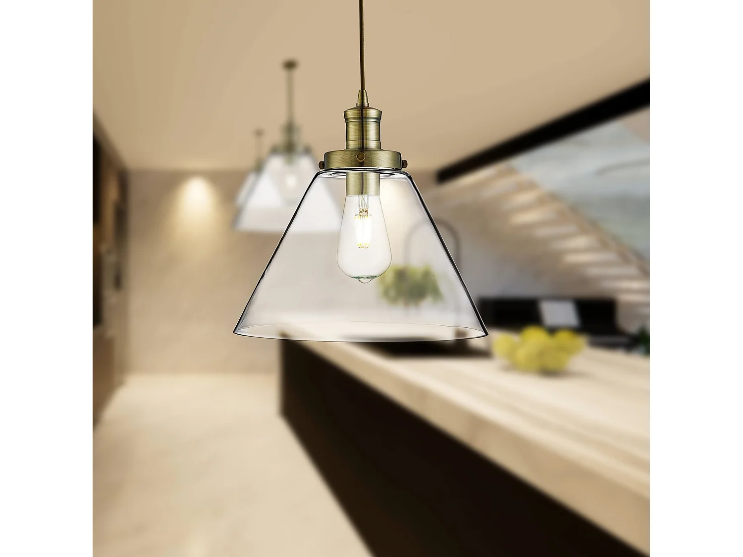 Searchlicht Pyramid - 1 licht Dome Deckenanhänger Antik Messing mit Klarglasschirm, E27