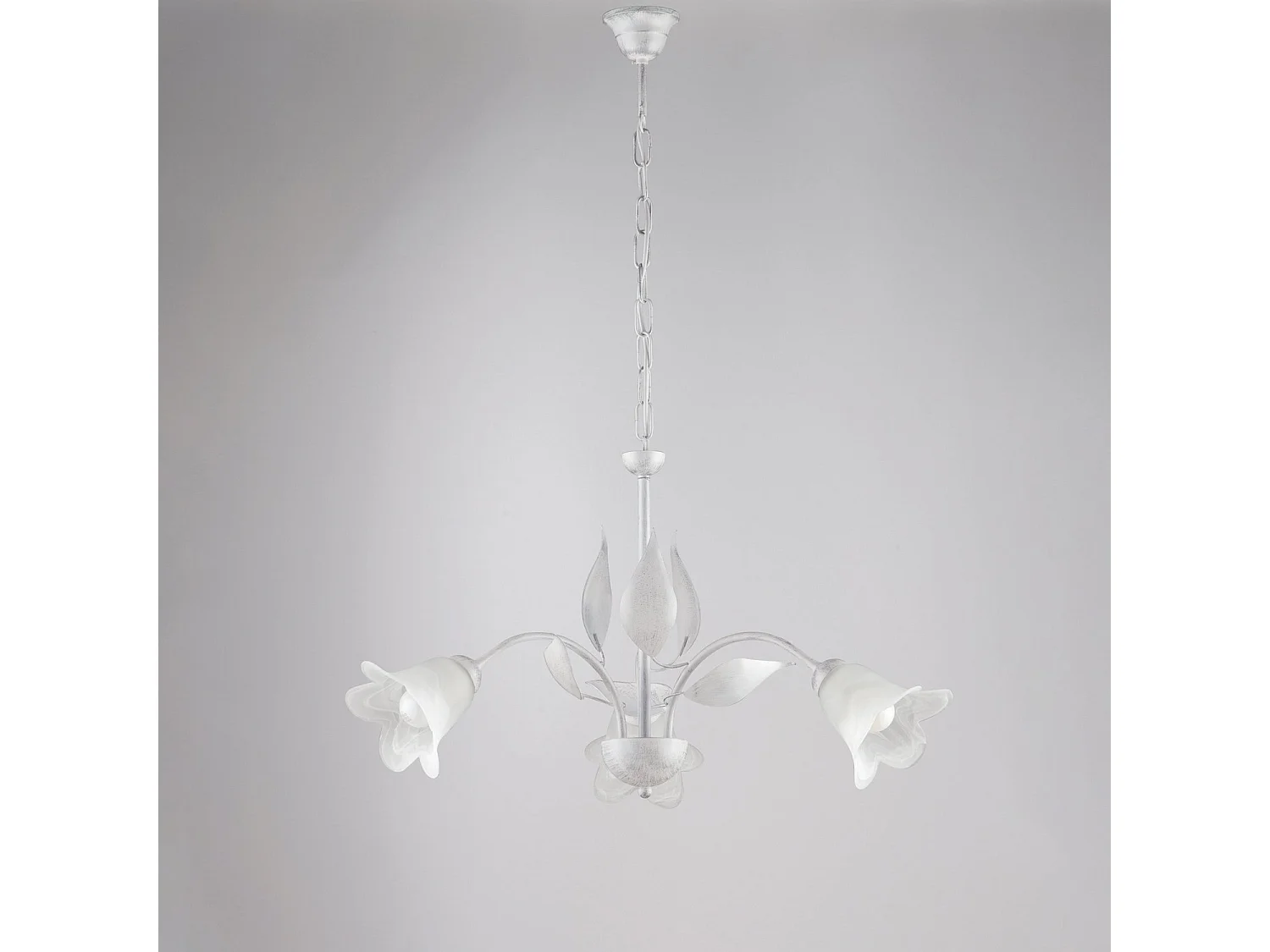 Olga Lustre en fer laqué blanc décor argent antique et diffuseurs en verre d'albâtre blanc 3 lumières 103 d.60 BL155-3-BA