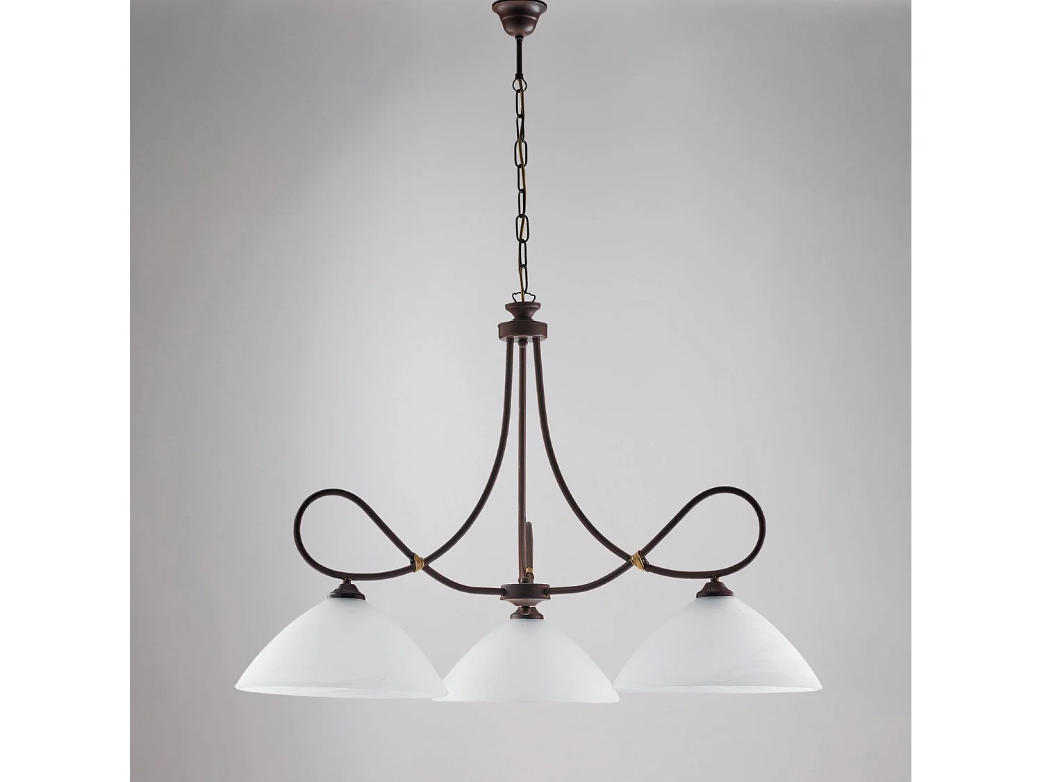 Lustre Dallas noir, effet rouille et or antique, verre albâtre d.13, 3 lumières ambiance loft ou rétro