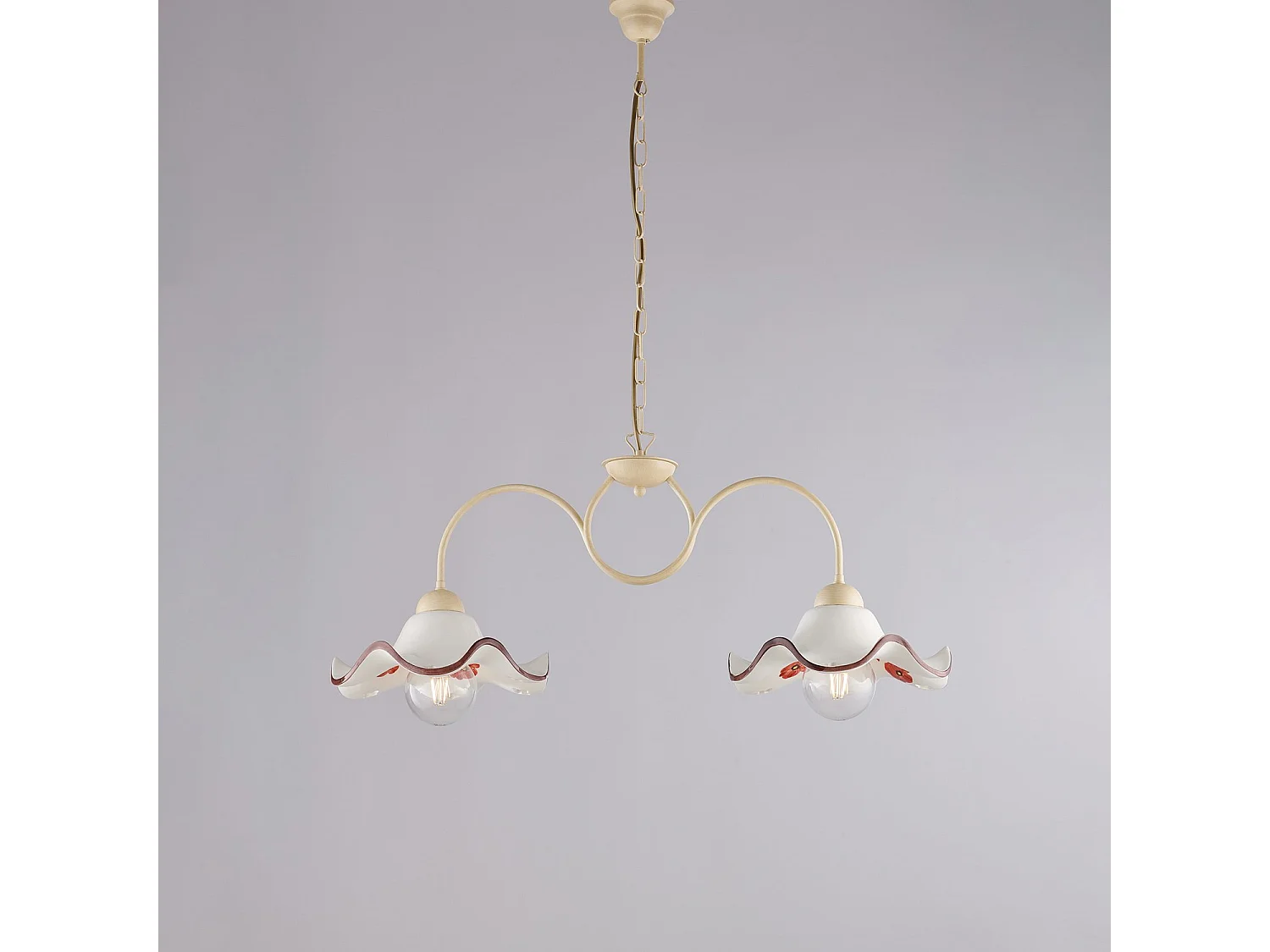 Lustre Anémone fer ivoire, effet décapé, diffuseurs céramique d.30 blanc/marron, 2 lumières, déco champêtre chaleureuse