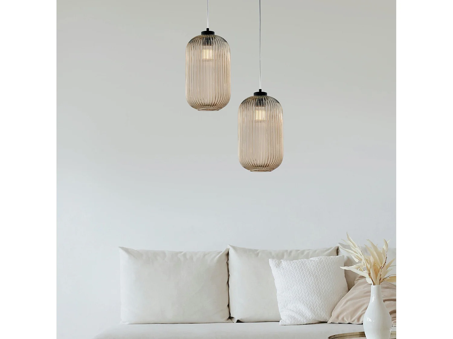 Suspension Krizia fer noir, câble réglable, verre soufflé ambré décor surélevé, 1 lumière, ambiance chaleureuse