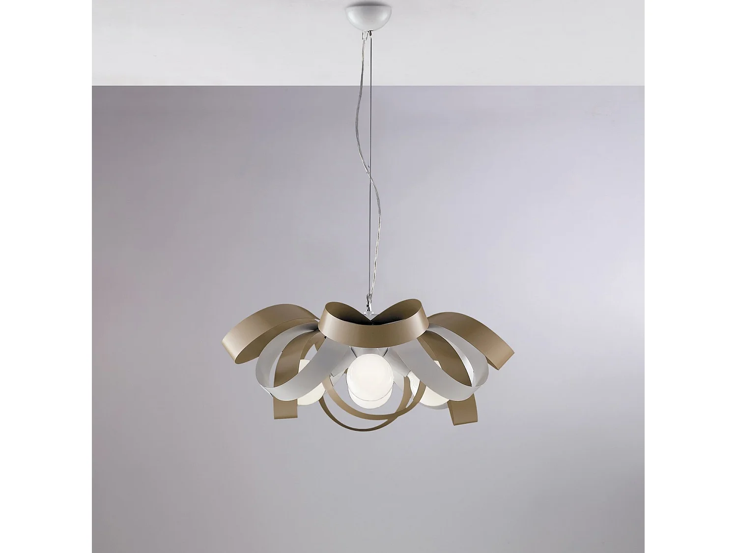 Primula Suspension en fer laqué blanc et gris tourterelle avec câble acier orientable 4 lumières 138 d.66 BL145-4-BT