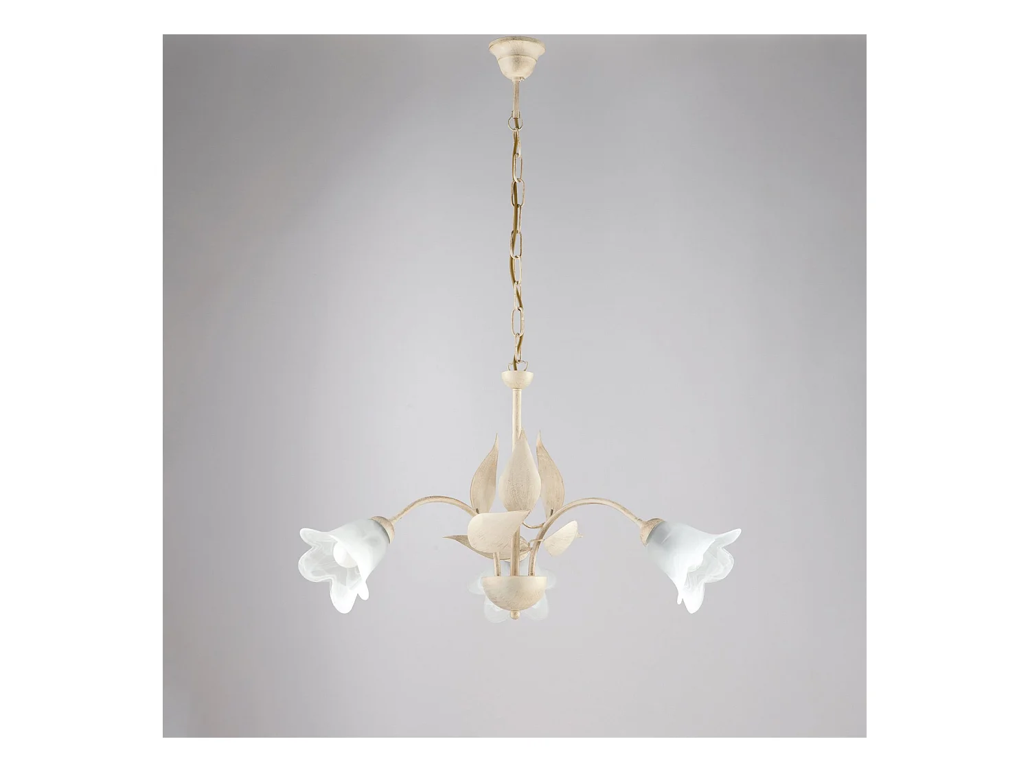 Lustre Olga fer ivoire, déco or antique, verre albâtre d.14, 3 lumières d.60 cm ambiance douce et classique