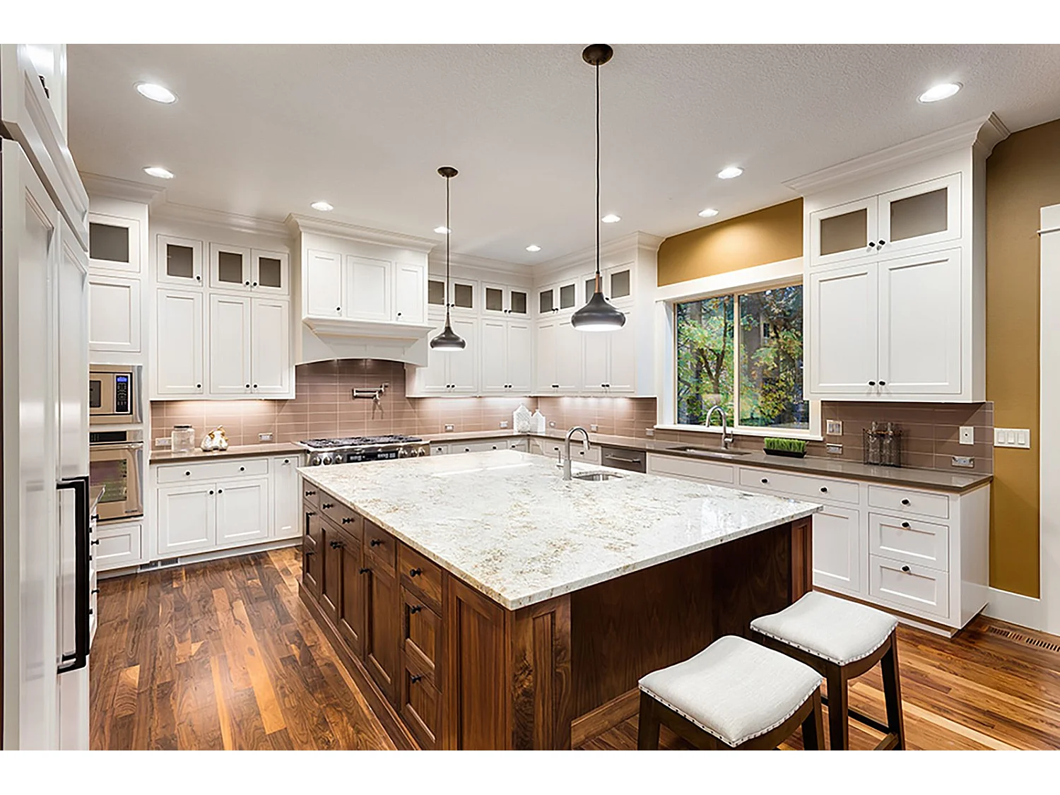 Elstead Beso - Sospensione a soffitto a cupola a 1 luce Bronzo scuro, E27