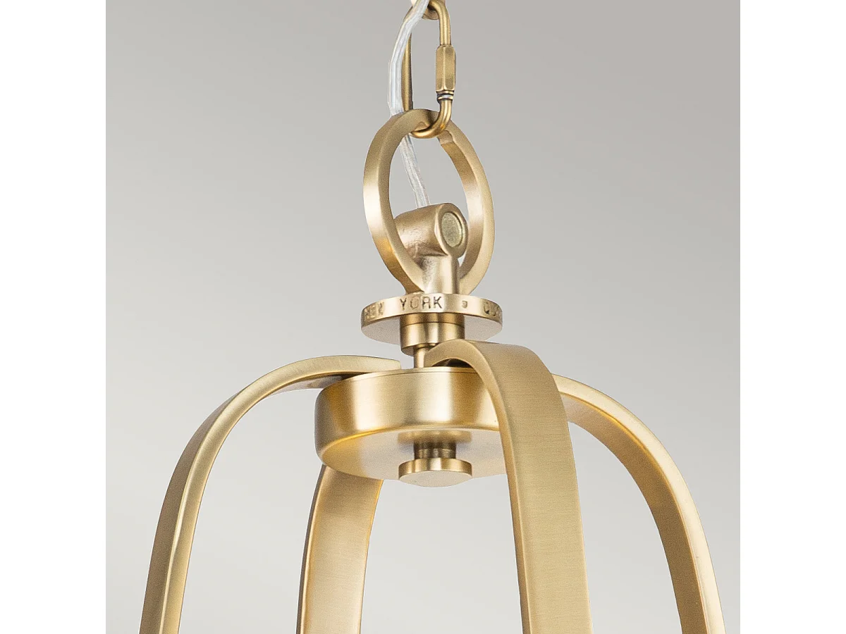 Elstead Quoizel Gotham Lampadario a bracci multipli con paralumi in ottone spazzolato