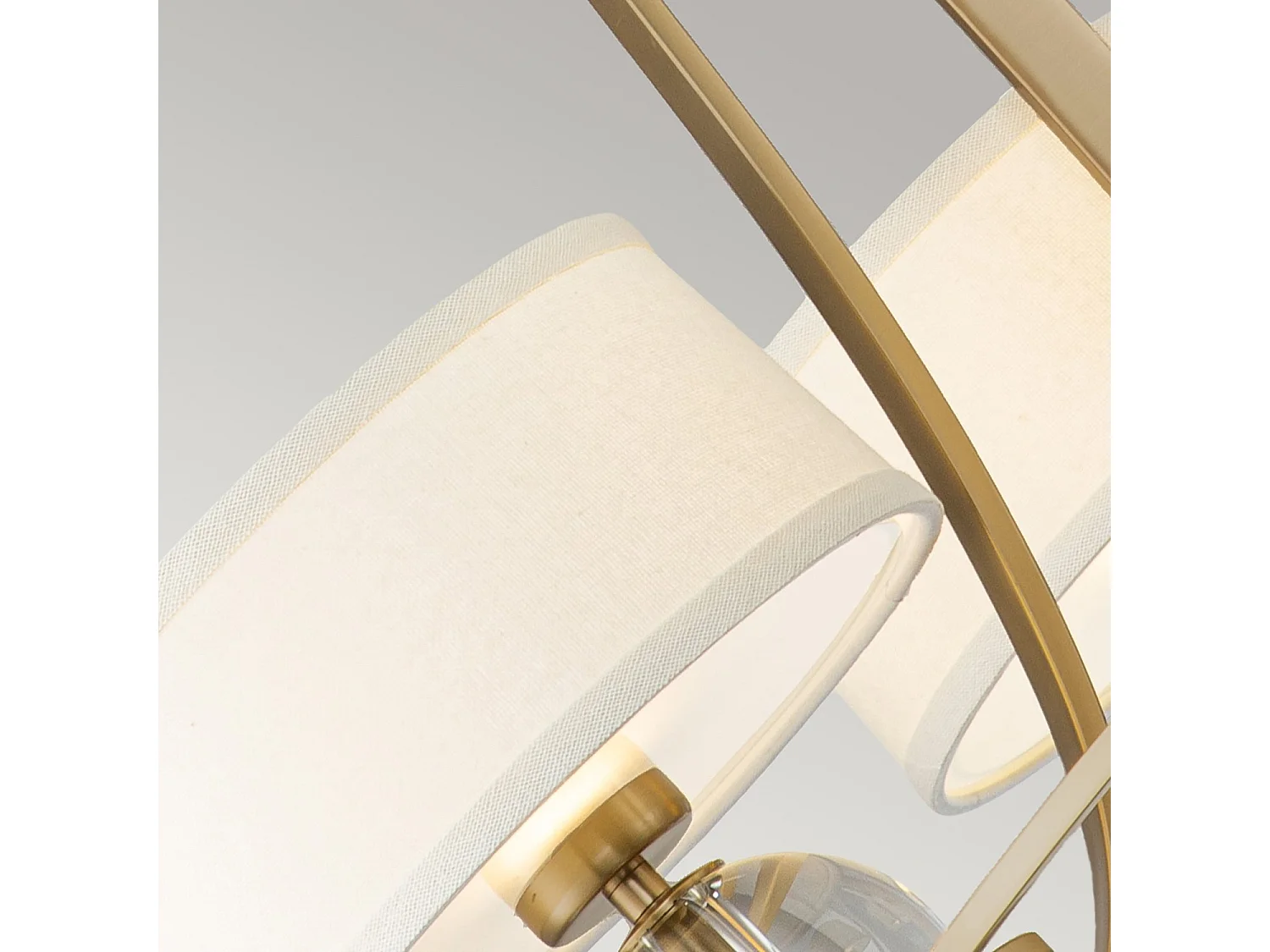 Elstead Quoizel Gotham Lampadario a bracci multipli con paralumi in ottone spazzolato