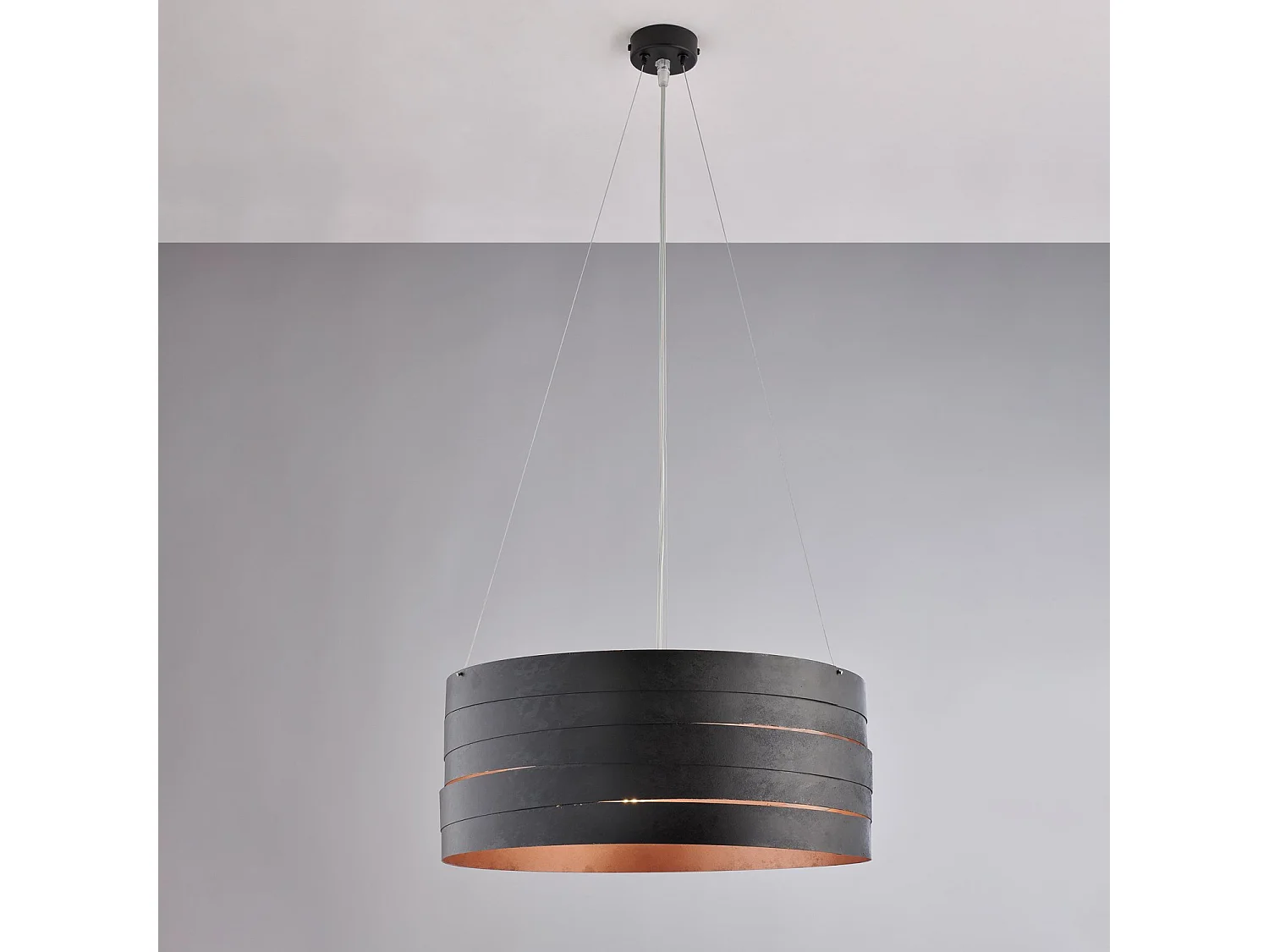 Suspension Mambo noire, déco noire extérieure/intérieure cuivre antique, câbles acier réglables, 3 lumières d.45