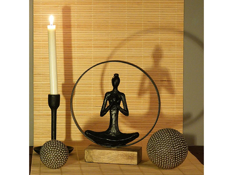 SCULPTURE Namaste Socle en bois de mangue noir-nature