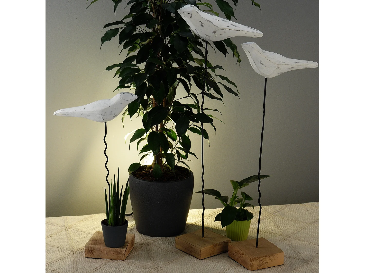 SKULPTUR VOGEL Kikki 56 Mangoholz-Sockel weiß-natur