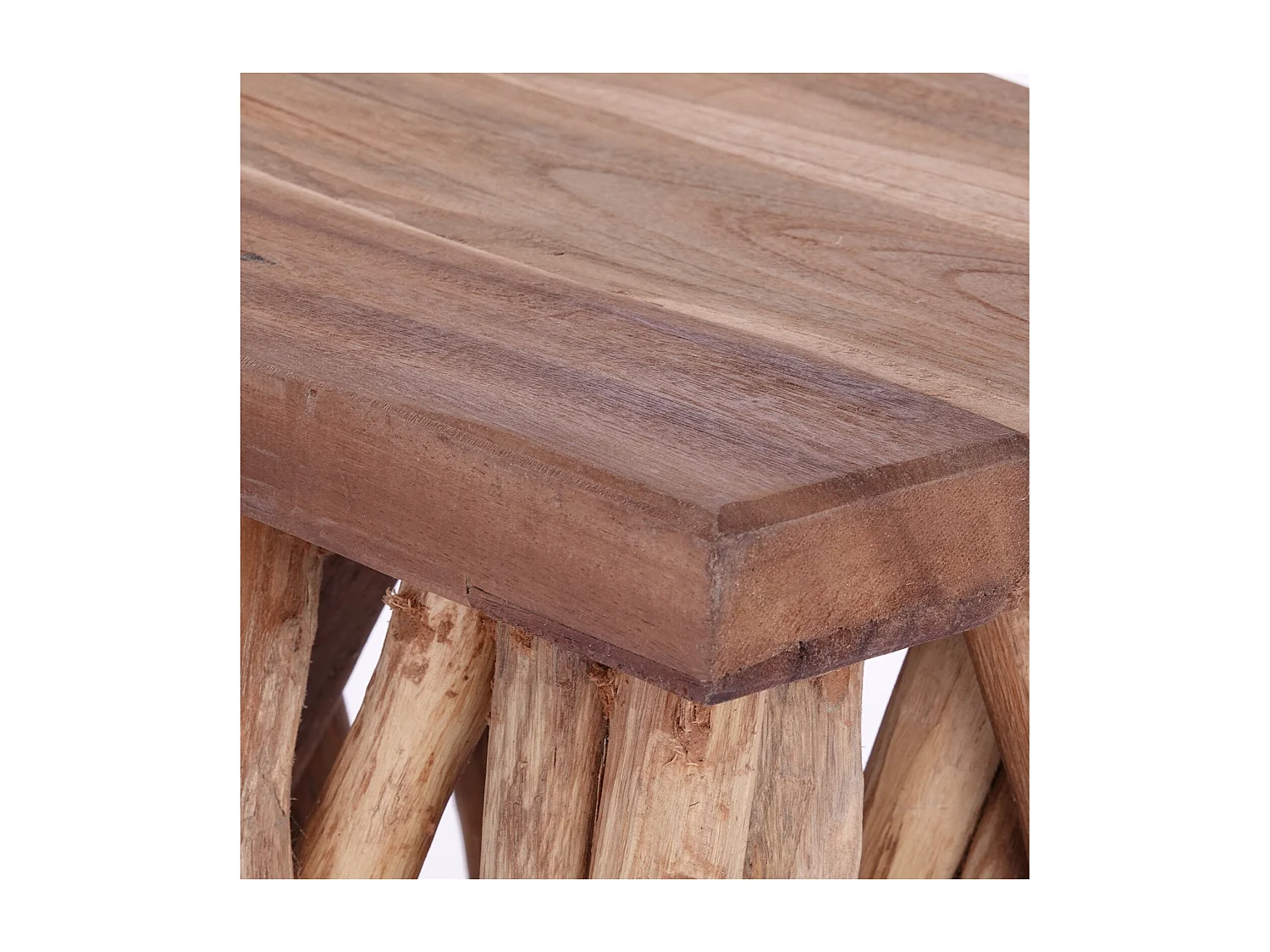 TABLE D'APPOINT Bois Teck en bois massif, socle en branches naturelles. couleurs naturelles