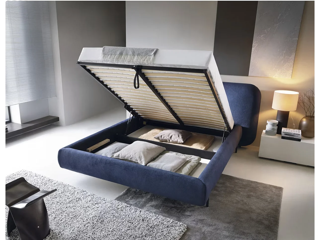 Cama com arrumação com base Tobias azul 160x200