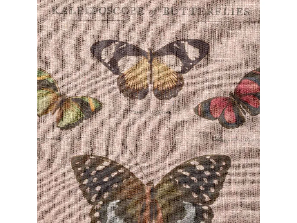 Rahmen aus Holz und bedrucktem Stoff