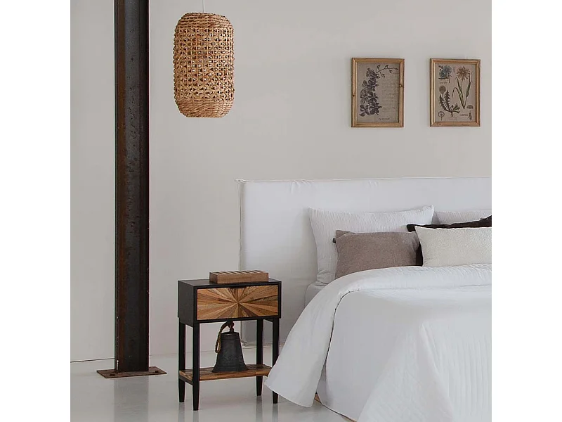 Rahmen aus Holz und bedrucktem Stoff