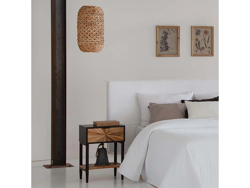 Rahmen aus Holz und bedrucktem Stoff