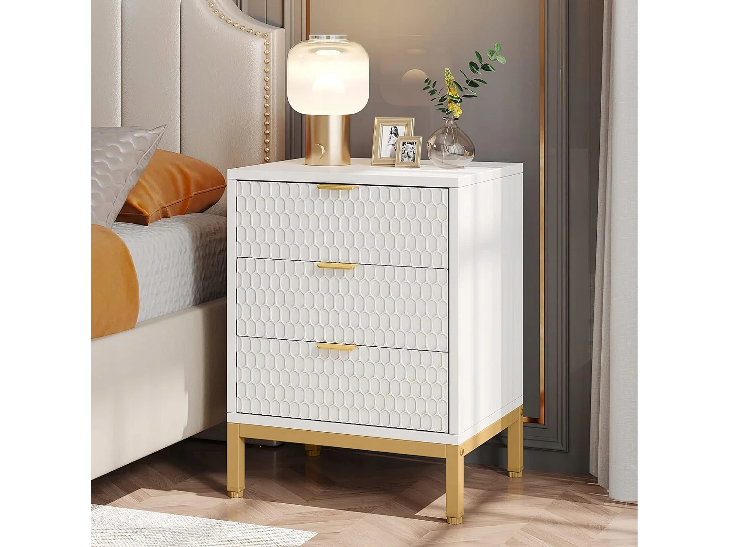 Comodino moderno alto 65,5 cm con 3 cassetti, tavolino contemporaneo con spazio per camera da letto, soggiorno, bianco e oro