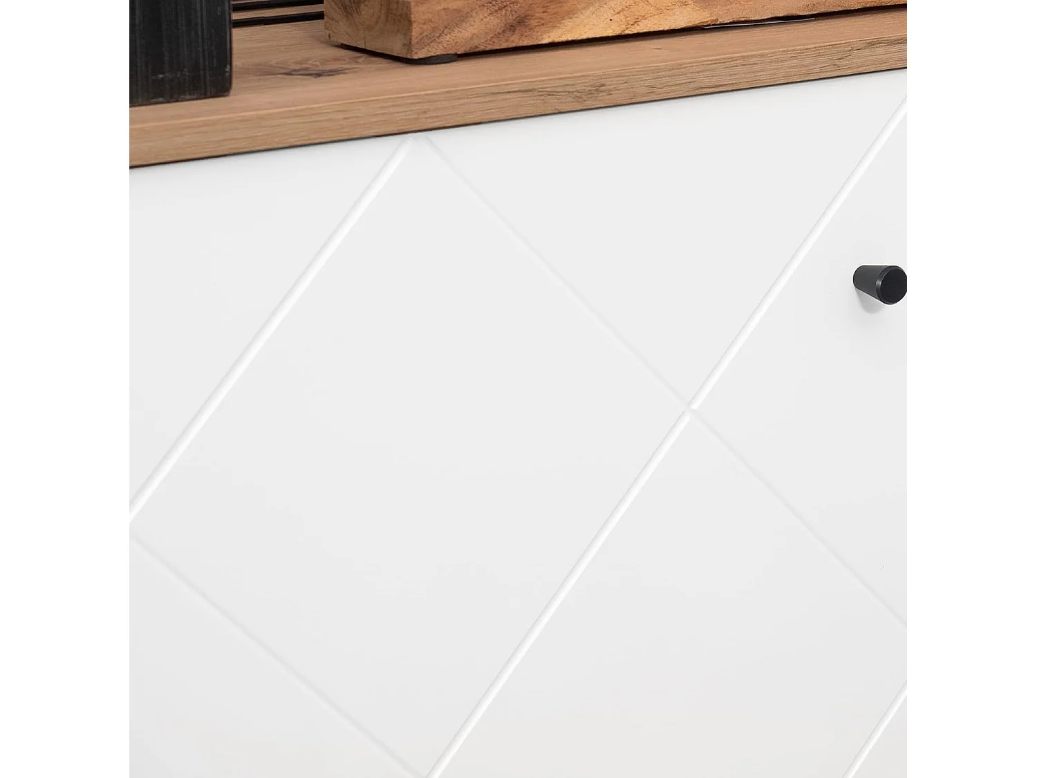 Mueble TV Moderno | 2 Puertas y Relieves | Fabricado en Laminado Sintético y DM | Color Roble y Blanco Mate | Dimensiones: 183,4 x 40 x 55,2 cm.