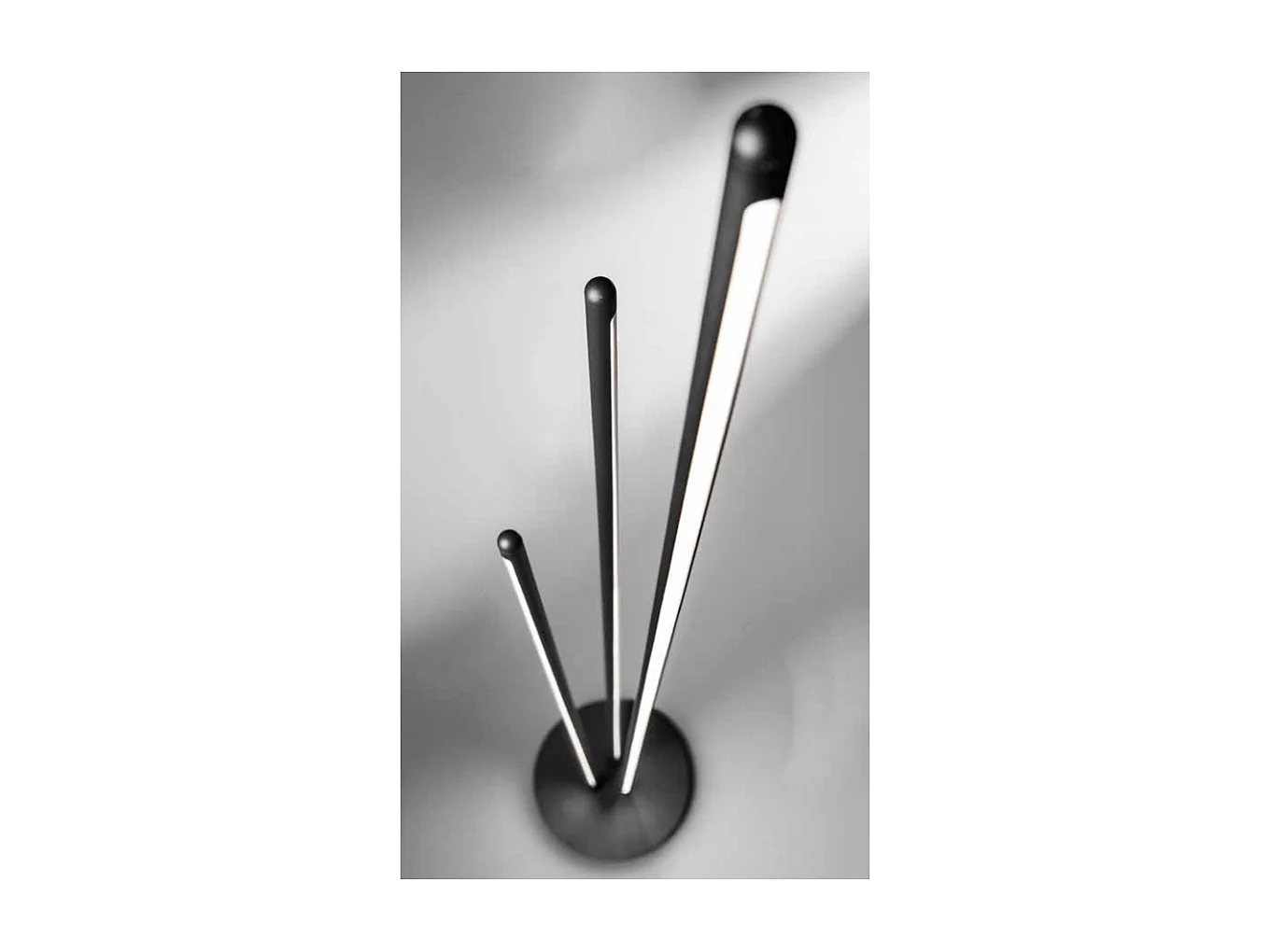 TWINS LED design vloerlamp van Perenz in zwart metaal