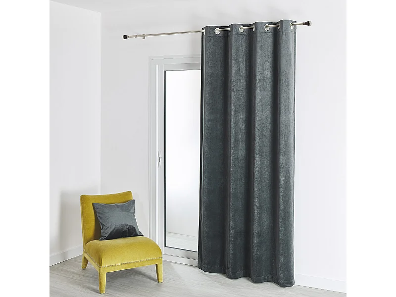 Ein einfarbiger samtiger Vorhang aus Filz 135 x 260 cm