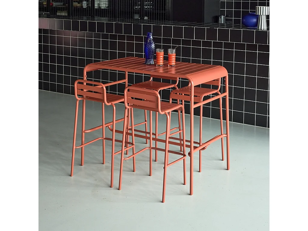 Table haute de jardin acier + 4 assises AMELIA terracotta. 4 chaises hautes en acier. 120 x 70cm x 95cm