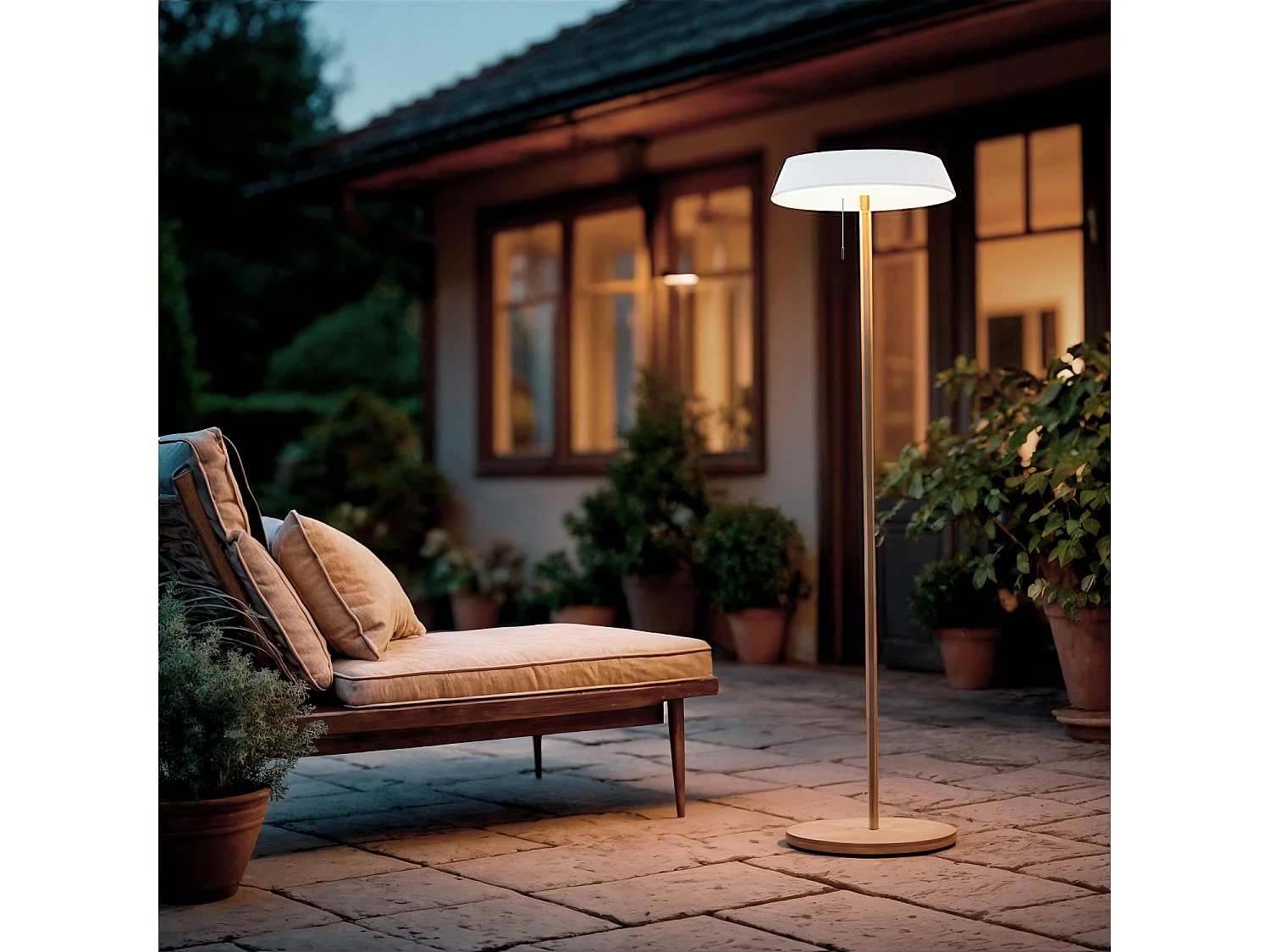 Lámpara de Pie Solar Exterior LED 2.6W Metal Aldana Crema