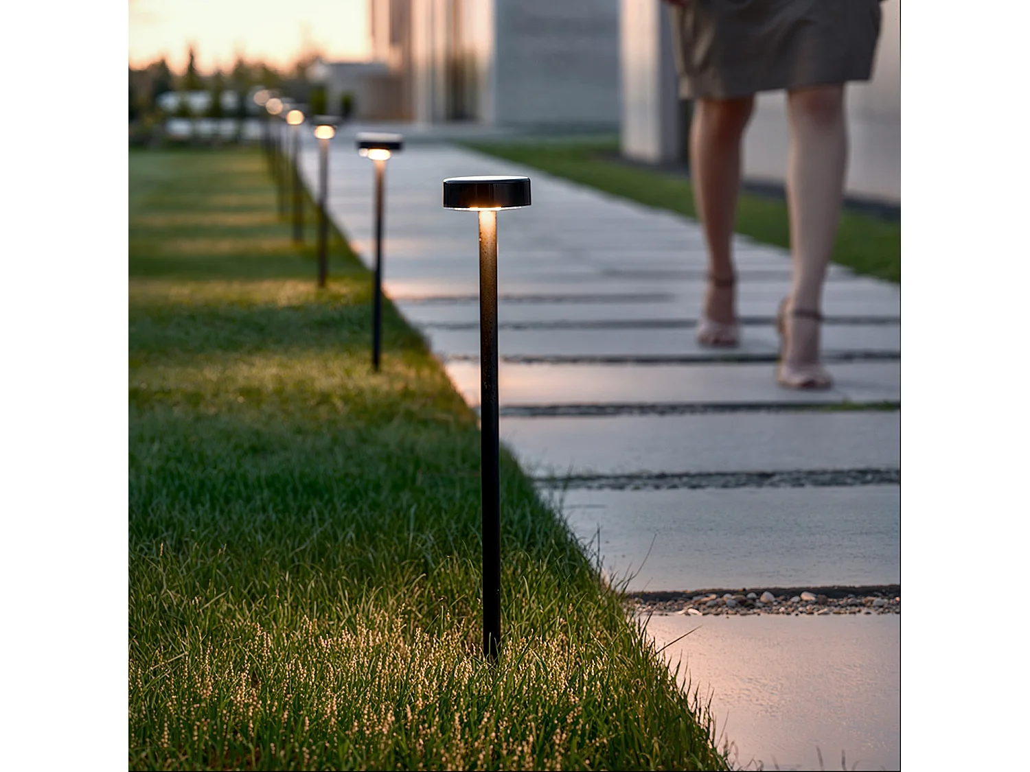 Balise Extérieure LED 1.5W sur Pied 30cm avec Piquet Grinage Noir