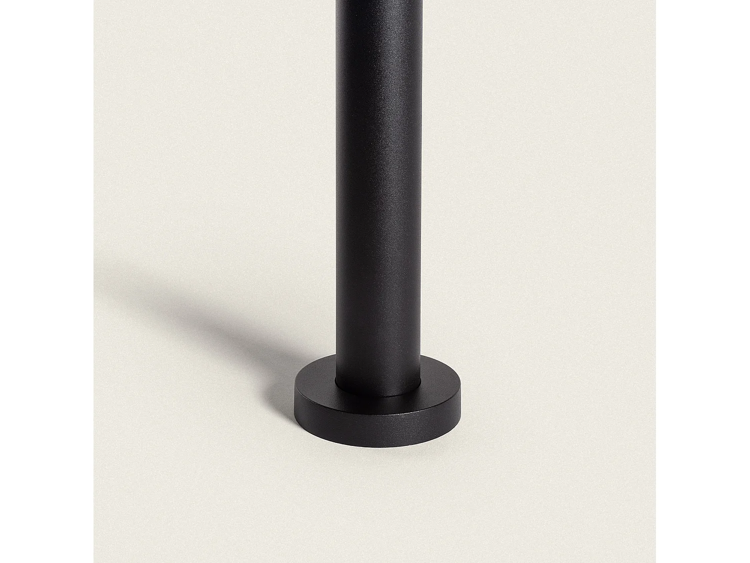 Balise Extérieure LED 6W en Saillie sur Pied Rihard Noir