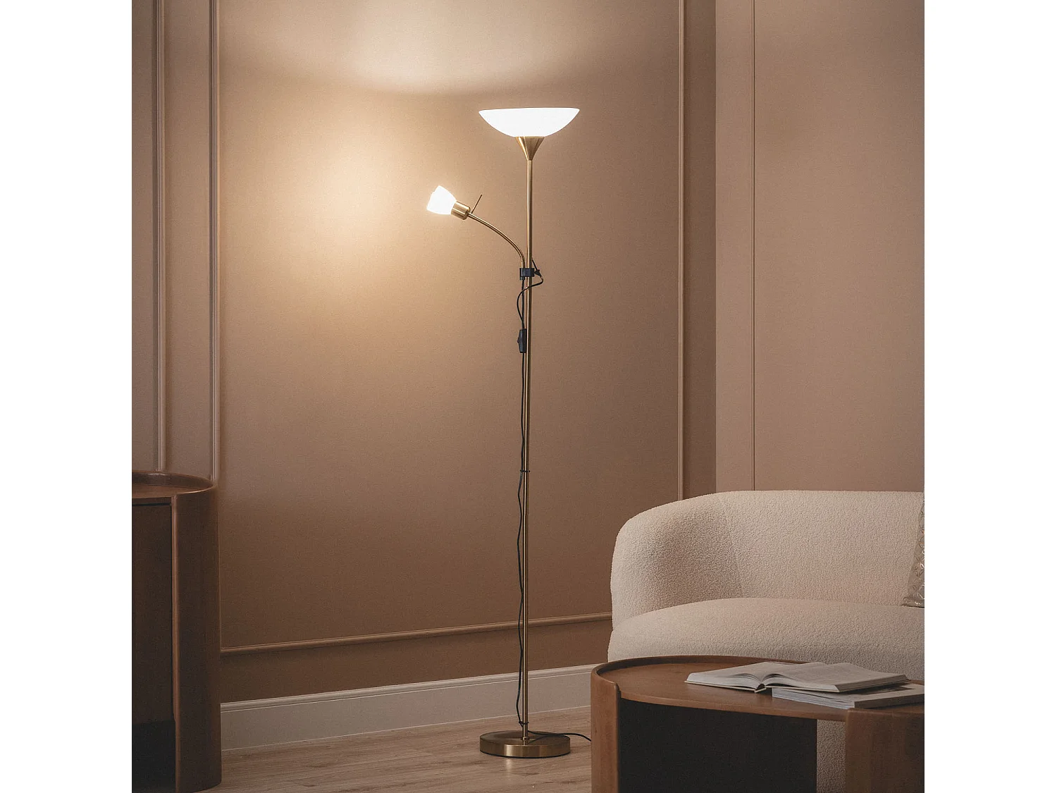 Lampada da Terra in Metallo e Vetro con Luce da Lettura Ussel Oro