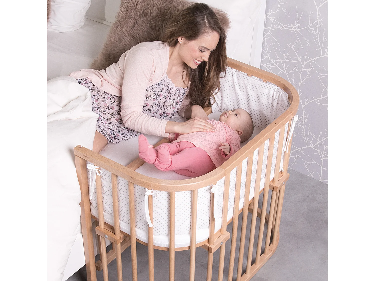 Großes Cododo Wiegenbett aus Naturholz mit Matratze - Maxi Comfort +