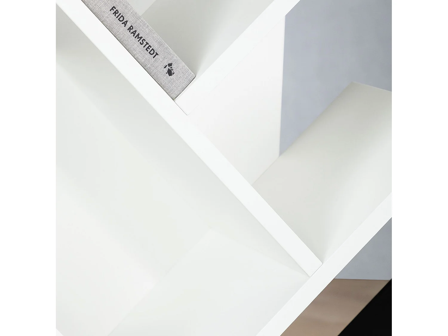 Étagère en bois JULES en forme d’arbre, Étagère autoportante  avec pied robuste, Design original et pratique 48 x 116 x 24 cm, Blanc