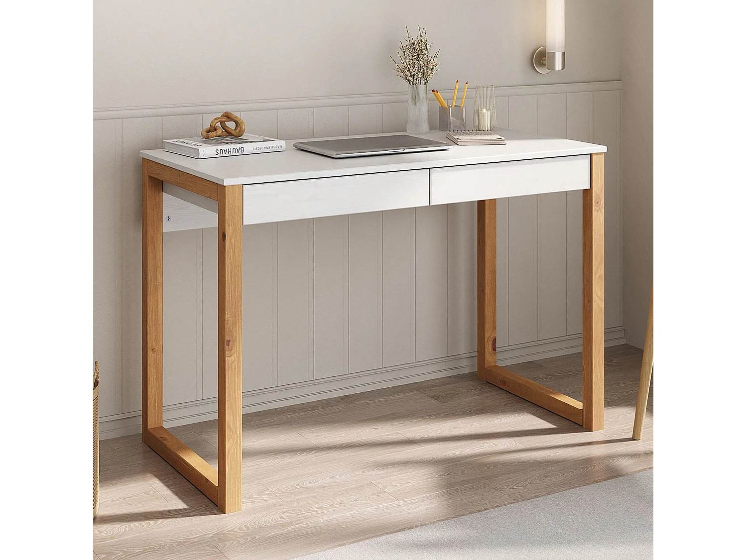 Bureau en bois avec 2 tiroirs NOAH, design scandinave, en pin massif coloris blanc et chêne