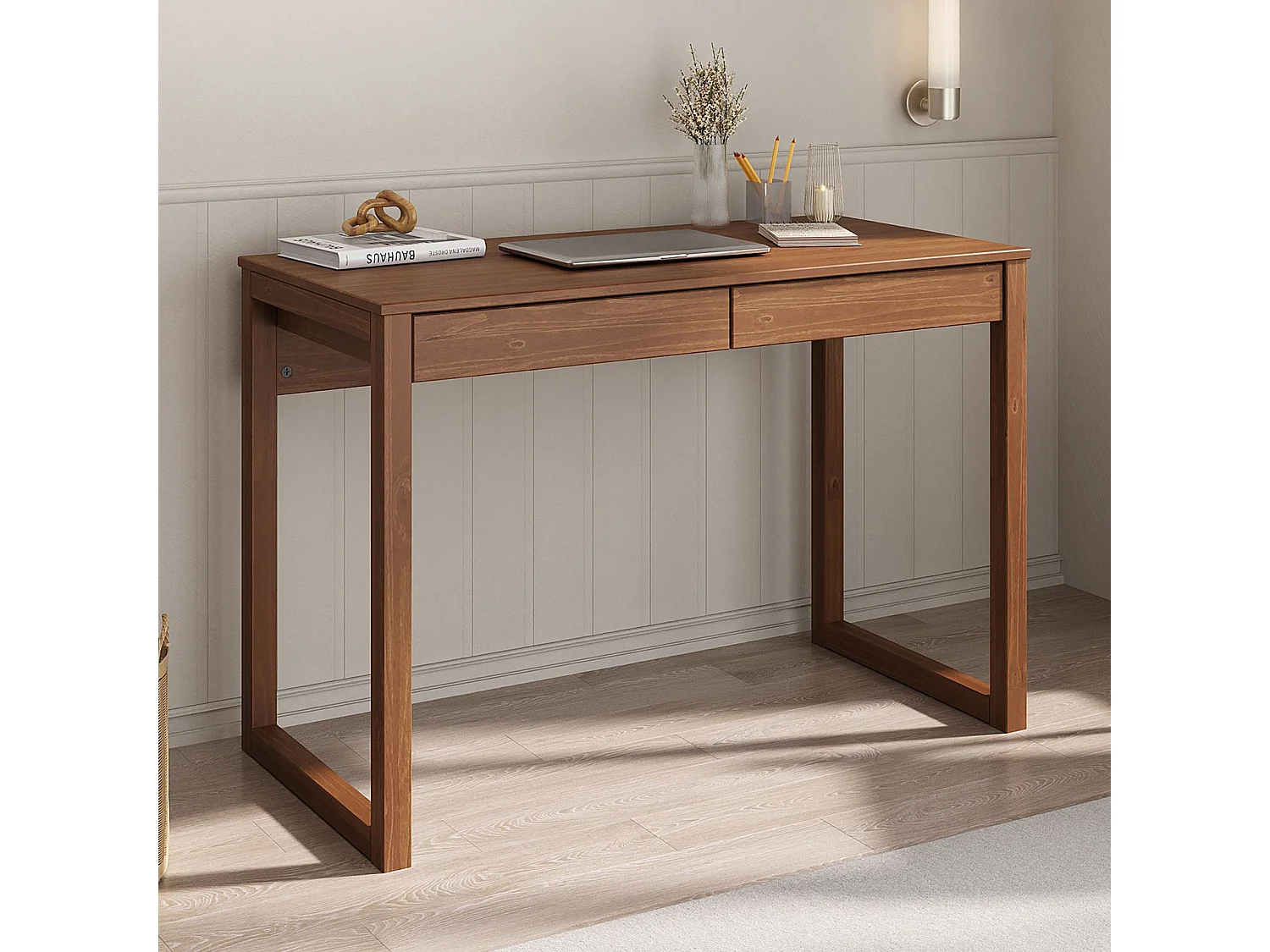 Bureau en bois avec 2 tiroirs NOAH, design scandinave, en pin massif coloris châtaignier