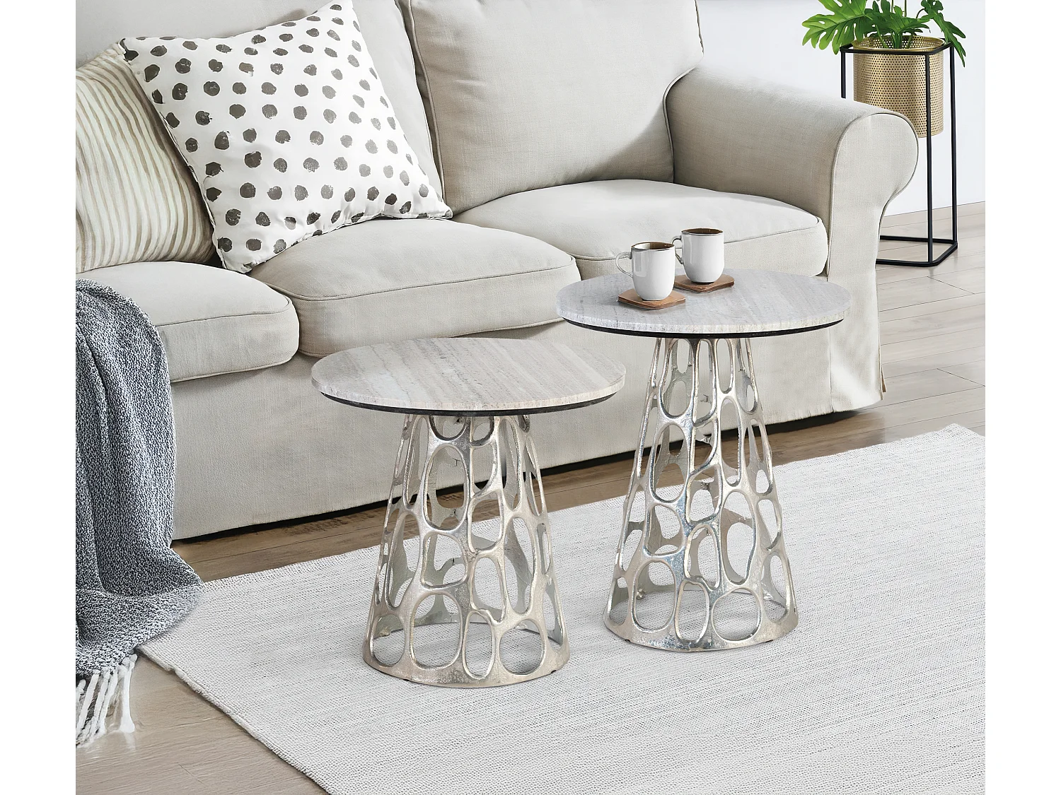 Set de deux tables basses avec plateau circulaire en marbre