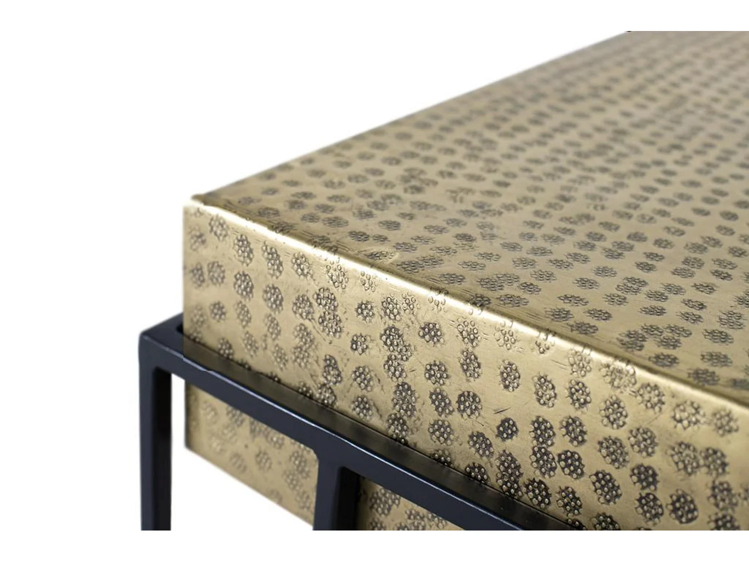 Kwadratowy stolik kawowy ze złotą żelazną ramą