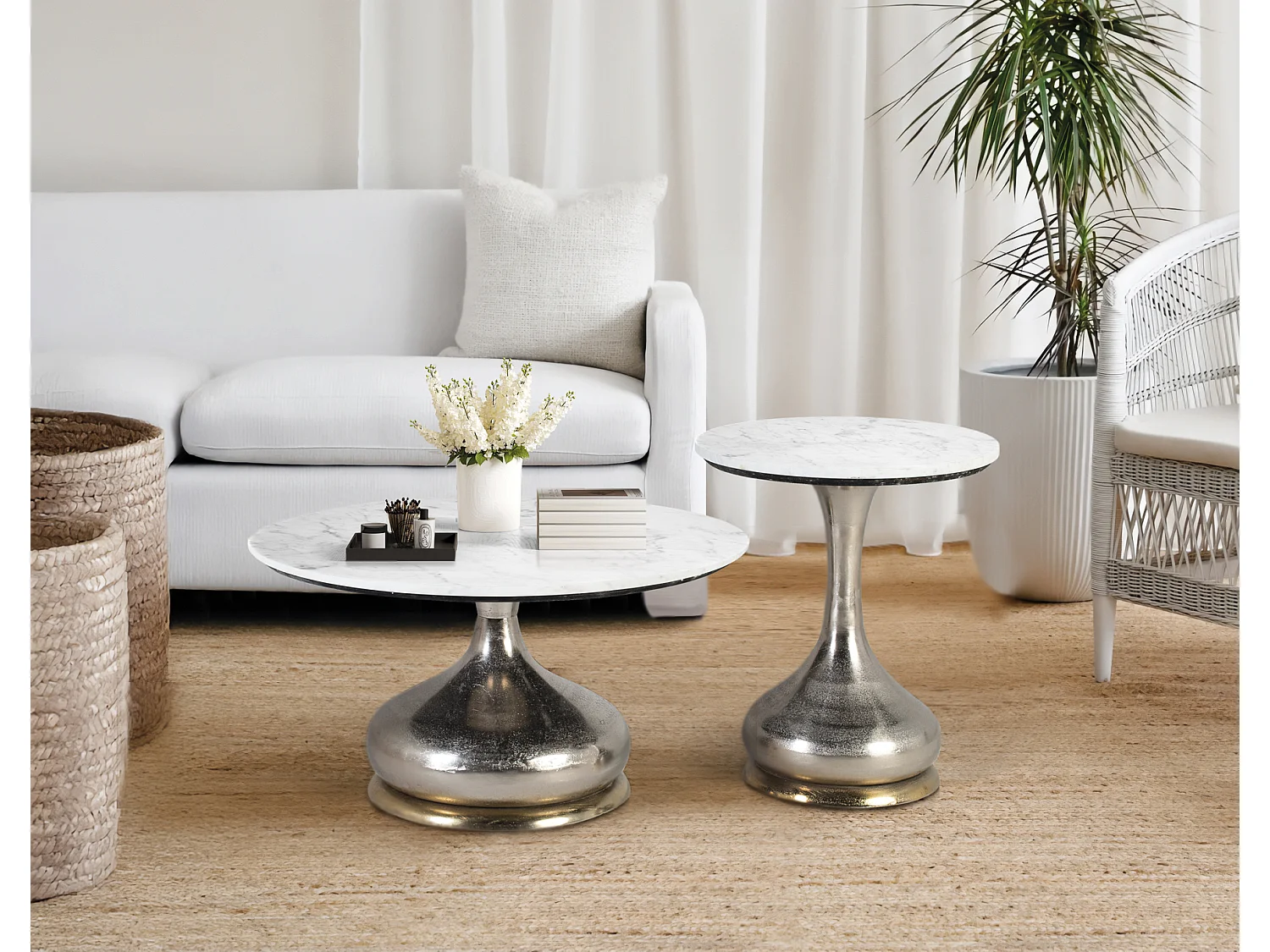 Set de deux tables basses avec plateau circulaire en marbre