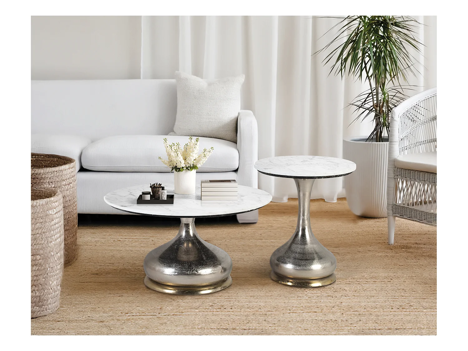 Set de deux tables basses avec plateau circulaire en marbre