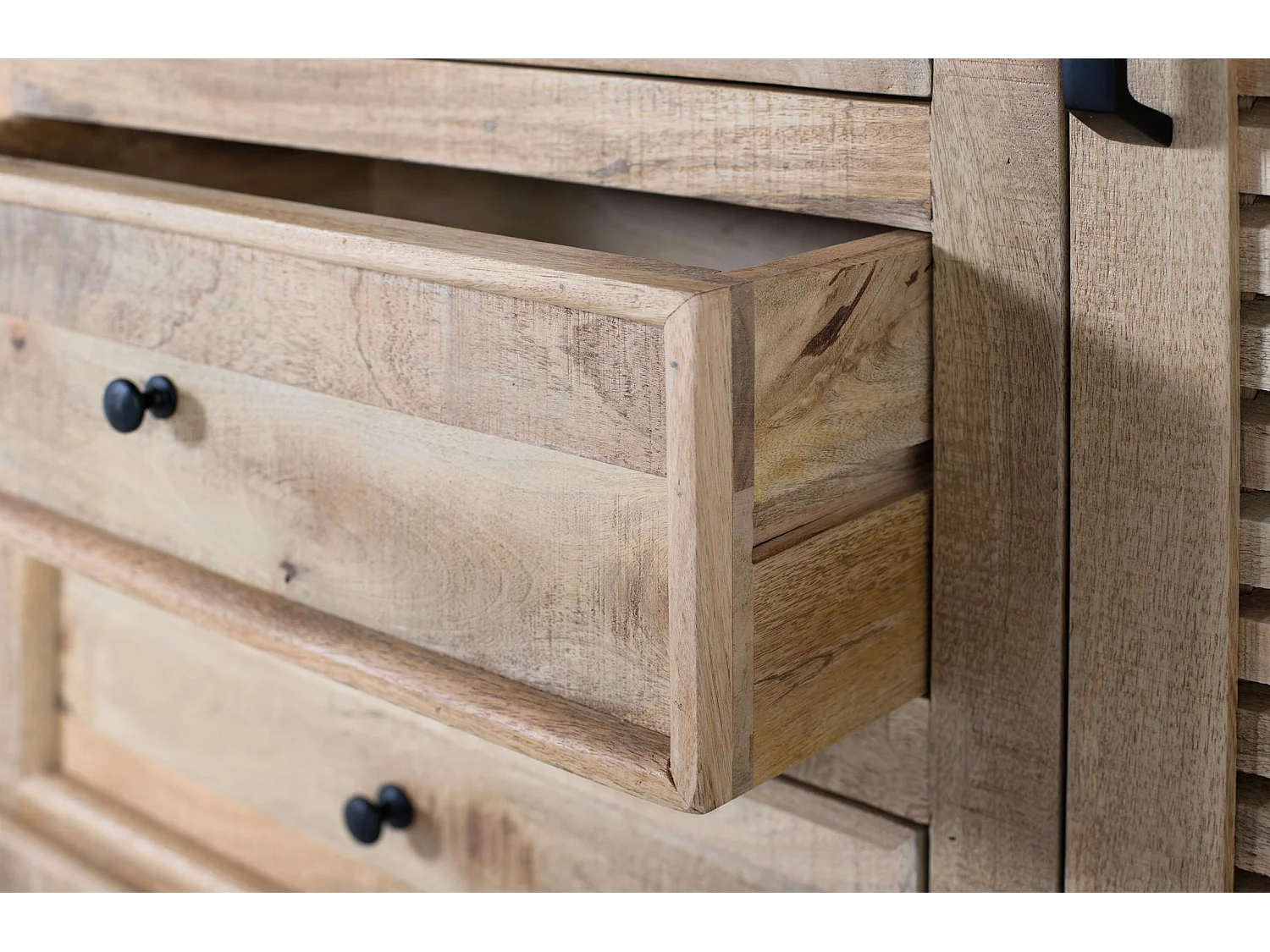 Armoire en bois de manguier masyw z dwoma centralnymi portami