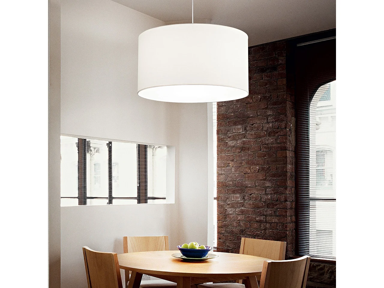 Suspension luminaire blanc en métal avec abat-jour en PVC ignifuge