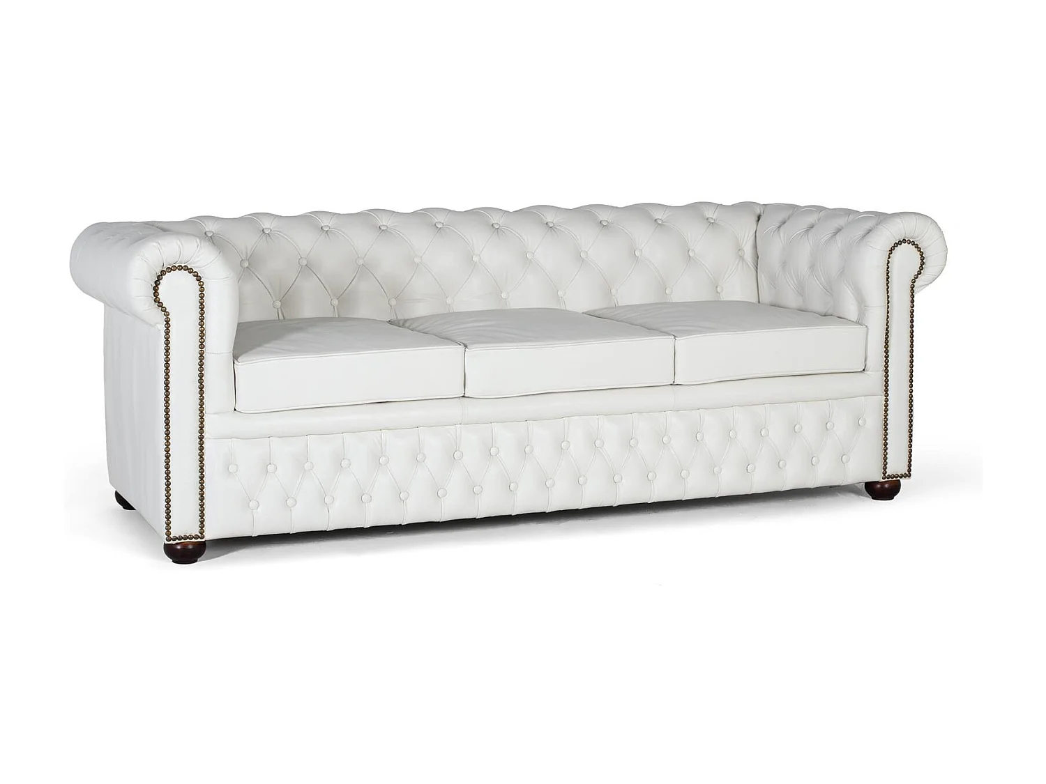 Trzyosobowa sofa Chester obita białą skórą naturalną