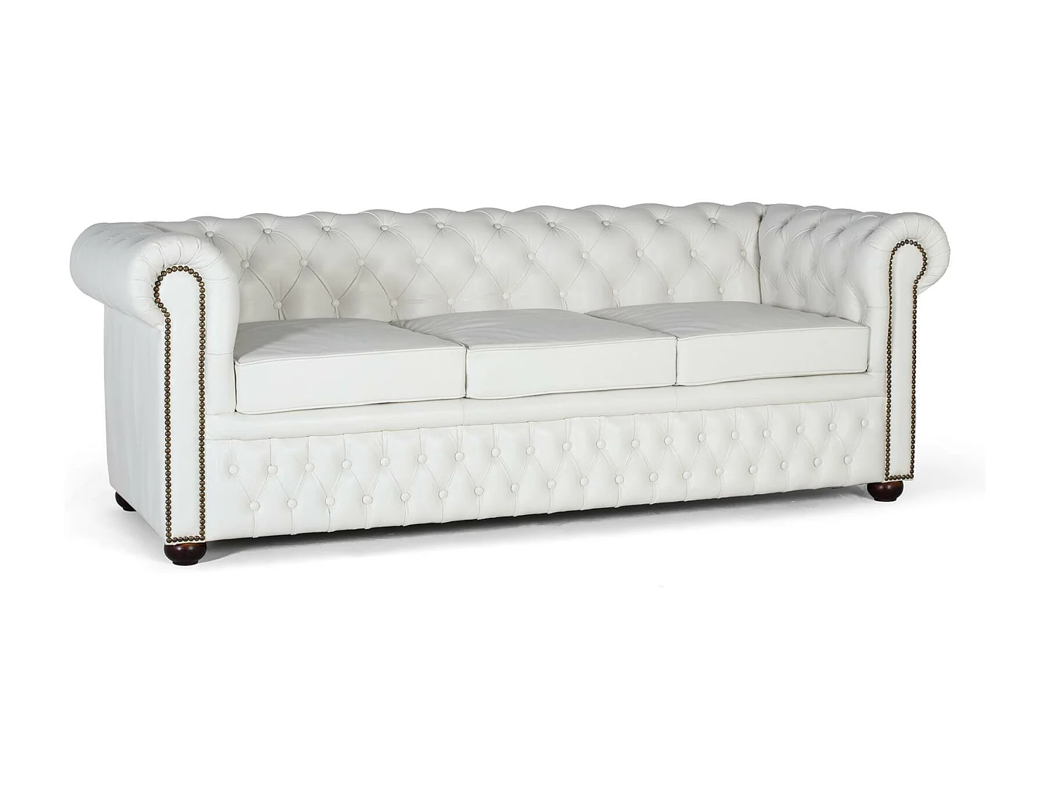 Trzyosobowa sofa Chester obita białą skórą naturalną