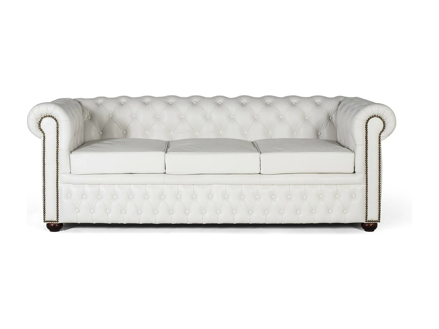 Trzyosobowa sofa Chester obita białą skórą naturalną