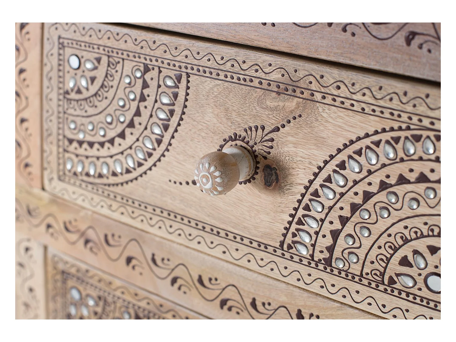 Credenza alta in legno di mango e MDF e dettagli dipinti a mano