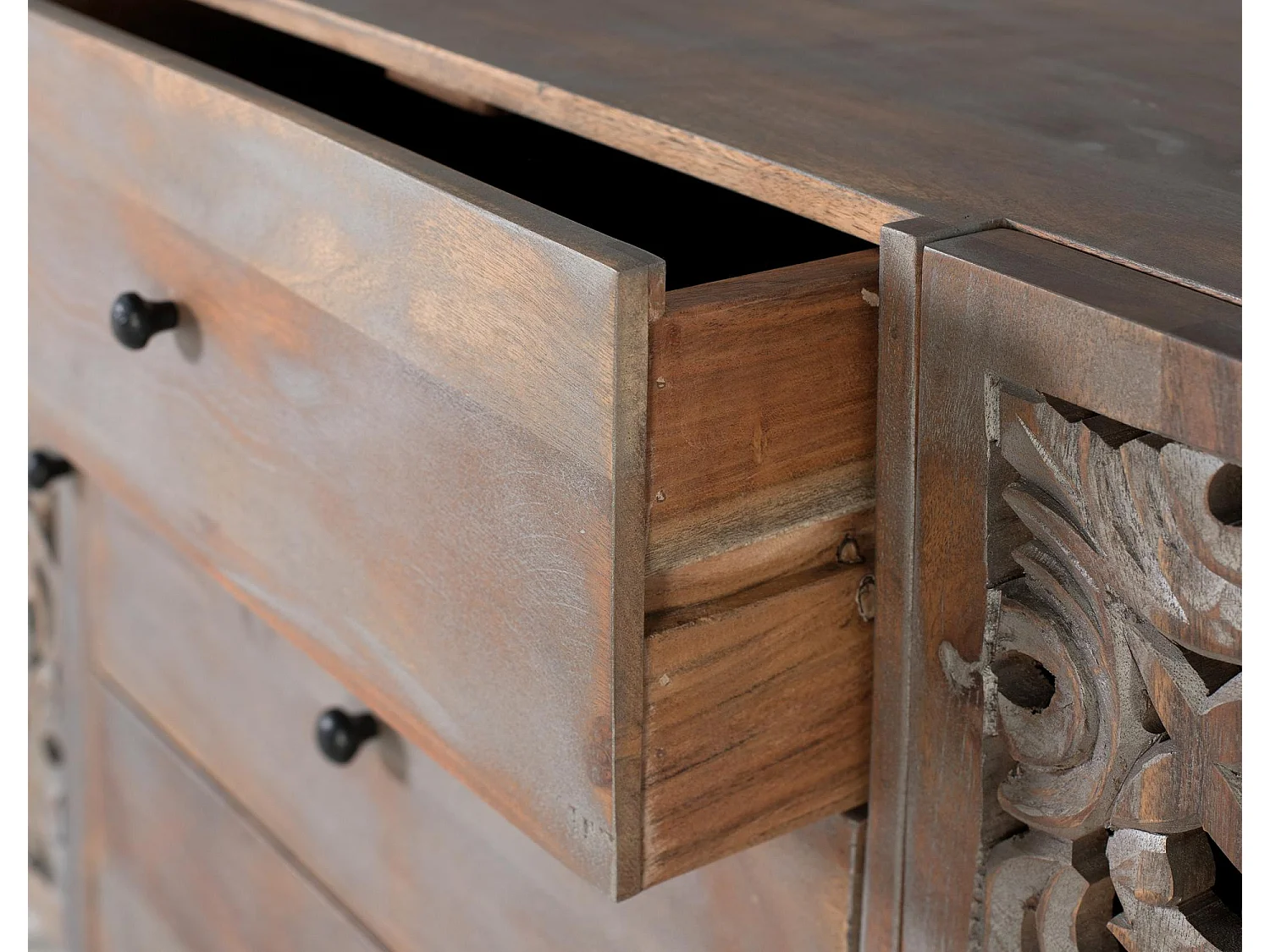 Buffet en bois de manguier avec deux portes latérales sculptées