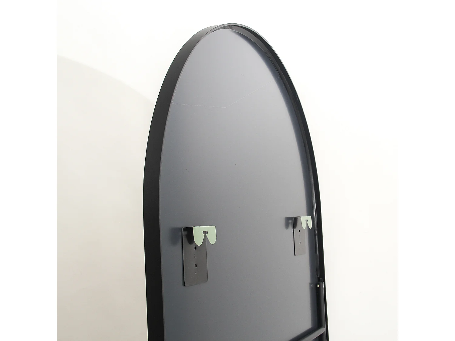 Miroir sur pied arqué 180x80cm, avec support réglable, cadre en aluminium noir, à poser ou à incliner, pour salon