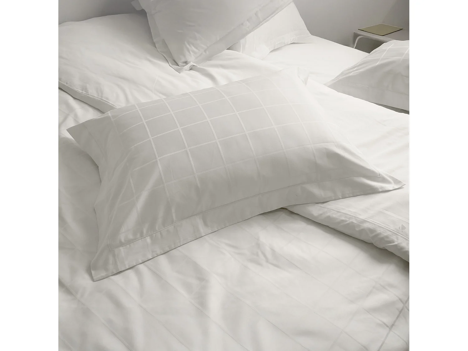 Parure de lit 280x240 cm set 50x70 satin CONCERTO carreaux beige Craie