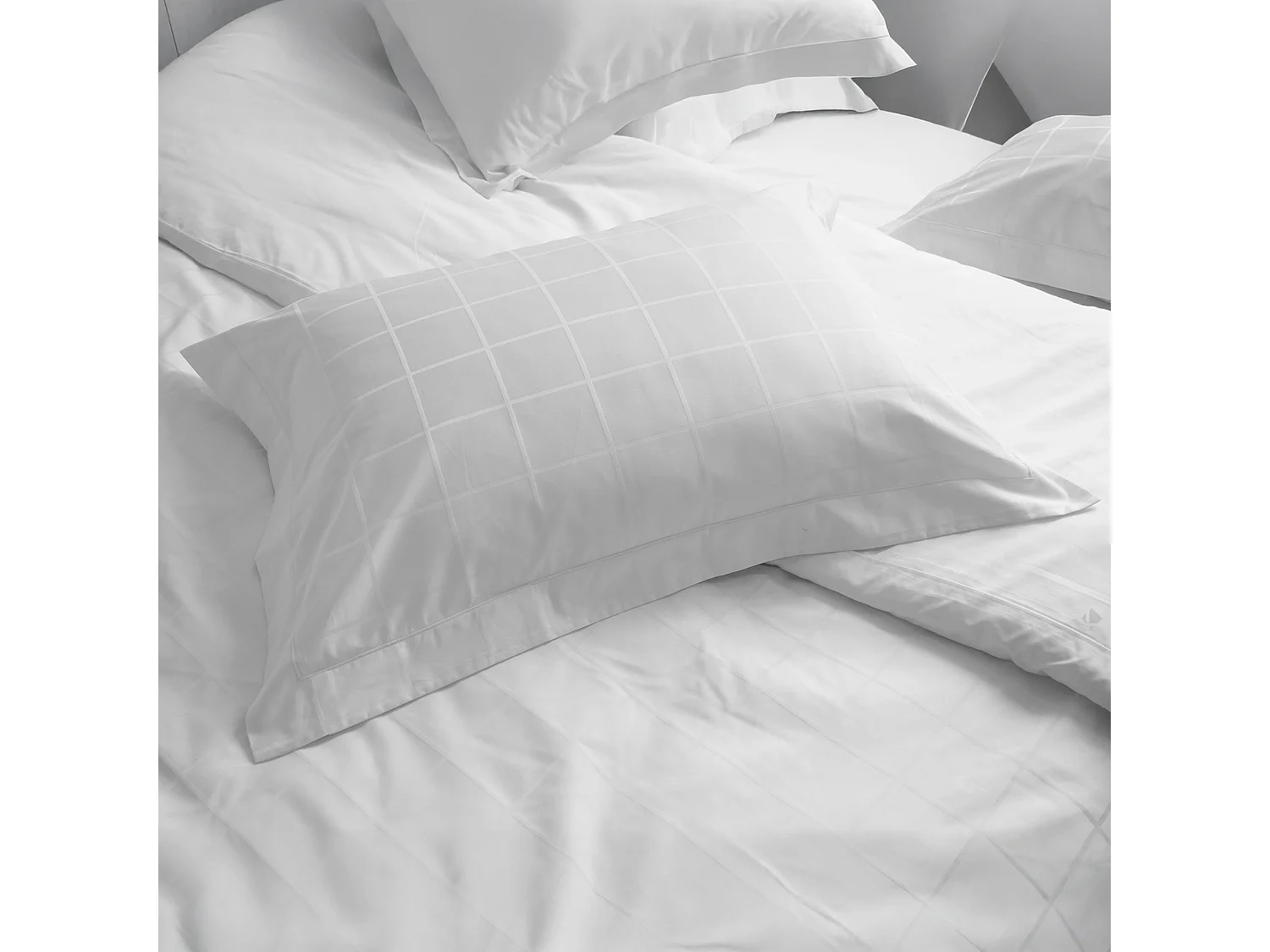 Parure de lit 280x240 cm set 50x70 satin CONCERTO carreaux blanc Neige