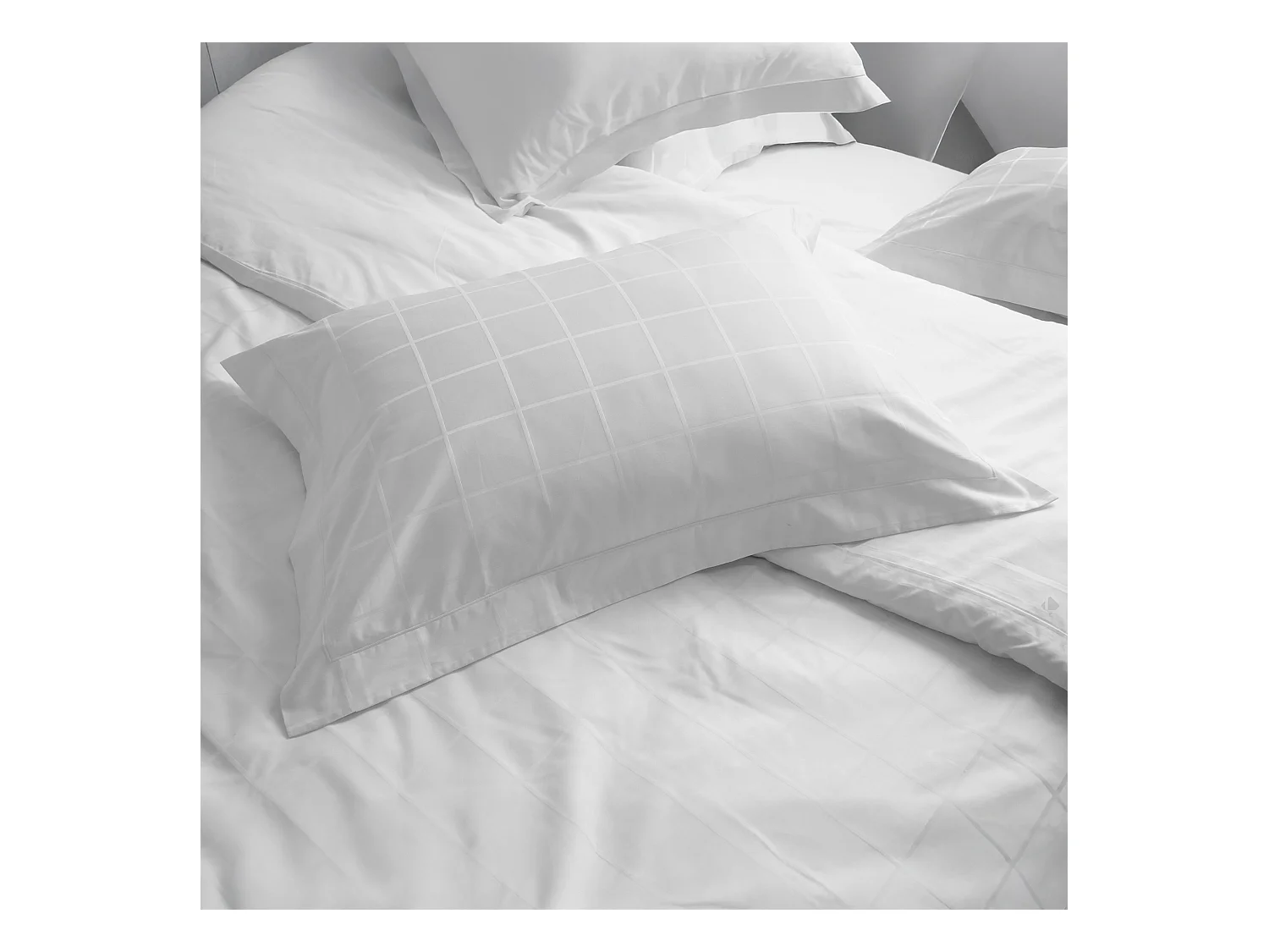 Parure de lit 280x240 cm set 50x70 satin CONCERTO carreaux blanc Neige