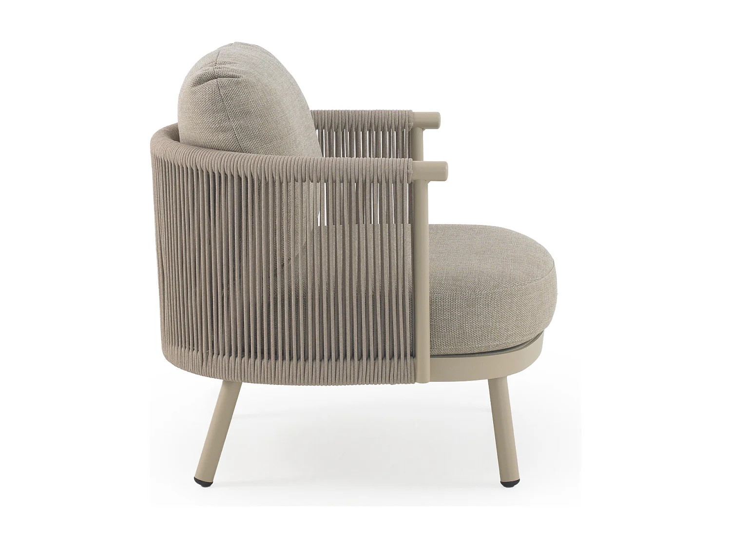 Sillón de aluminio con cuerda trenzada color arena