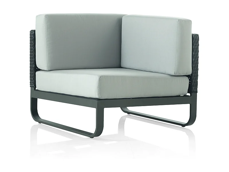 Sillón esquinero de aluminio y fibra marrón con cojines grises