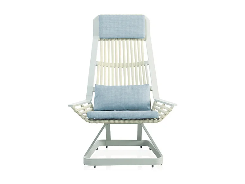 Fauteuil en aluminium blanc avec coussins bleus