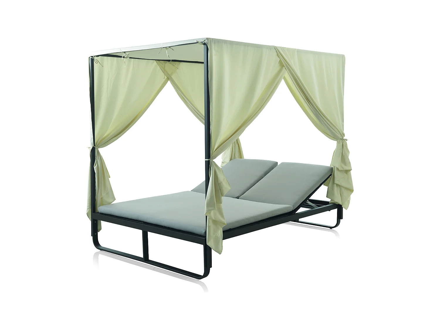 Chaise longue double marron, rideaux  écru et coussin couleur lin